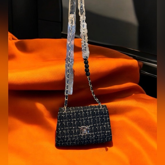 Badgley Mischka messenger crossbody - Picture 7 of 7